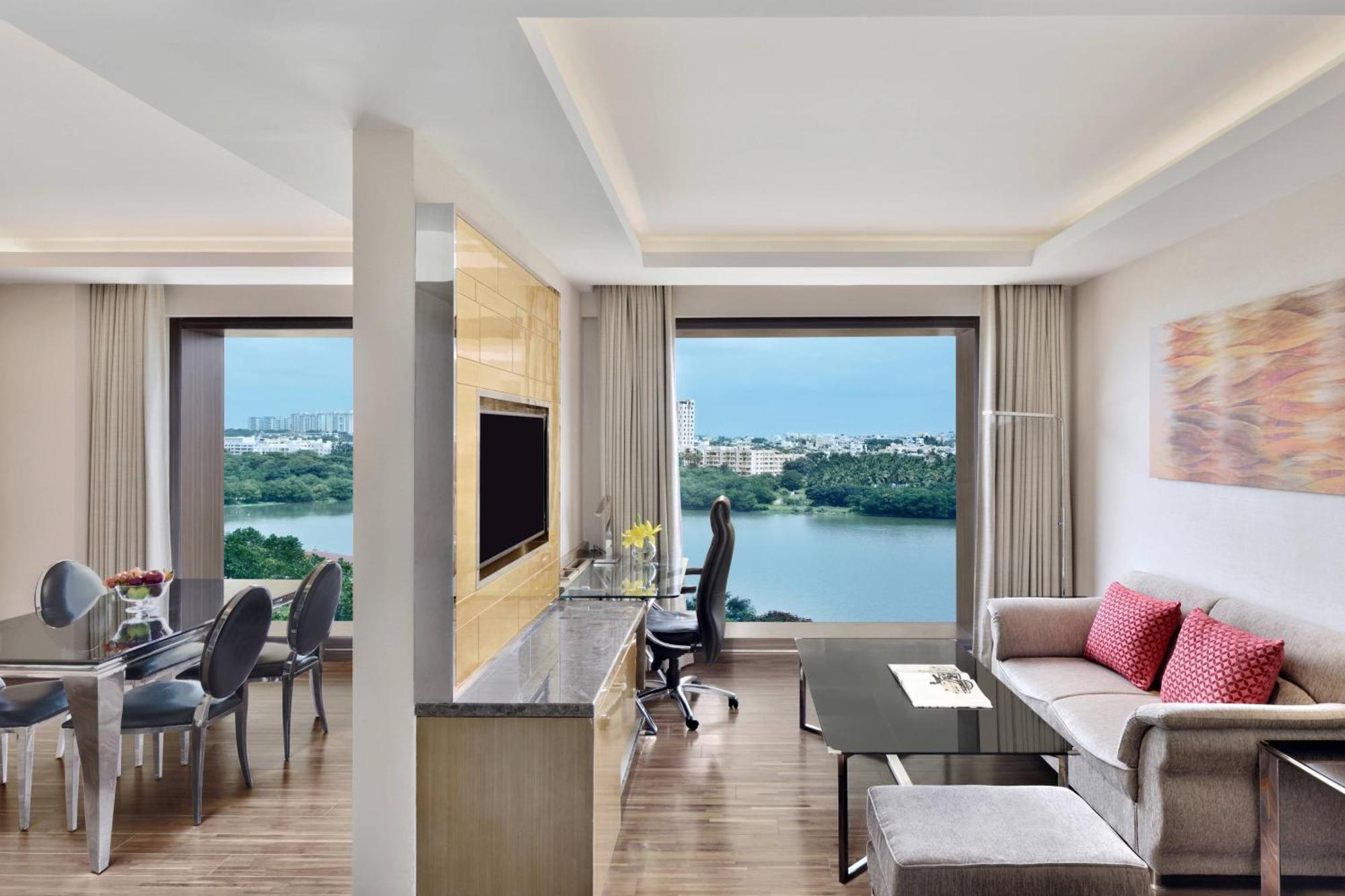 Courtyard By Marriott Bengaluru Hebbal Hotel Exterior photo